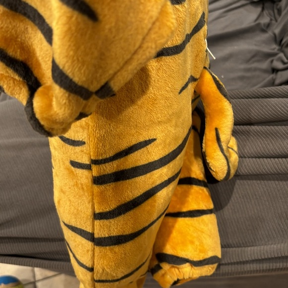 Qiaoniuniu Zebra  Costume  with Tail  New With Tag Fit size 2-3 - Picture 9 of 16